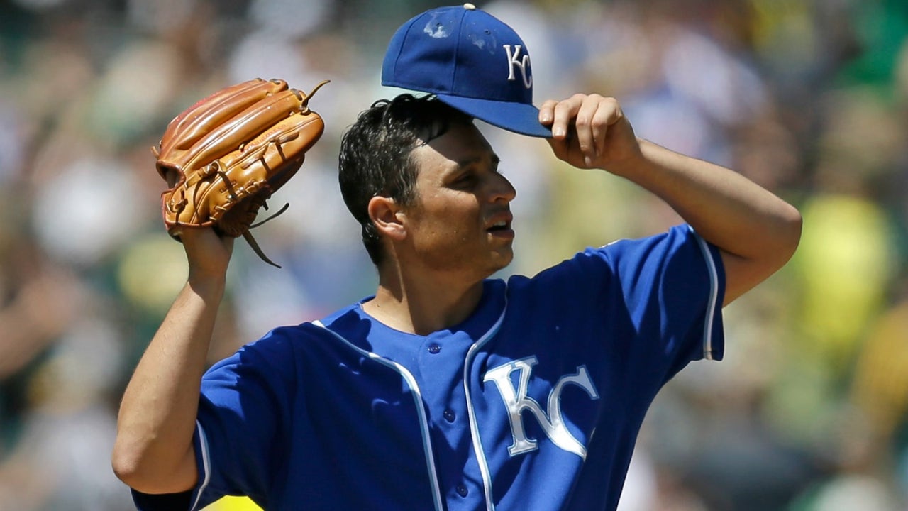 Royals' defense implodes in 8-3 loss to A's
